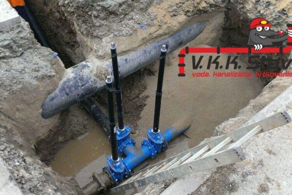 Pripojenie kanalizácie a vody Pripojenie kanalizácie a vody