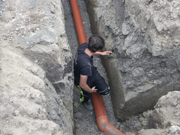Uloženie potrubia vo výkope Uloženie potrubia vo výkope, Veľký Biel